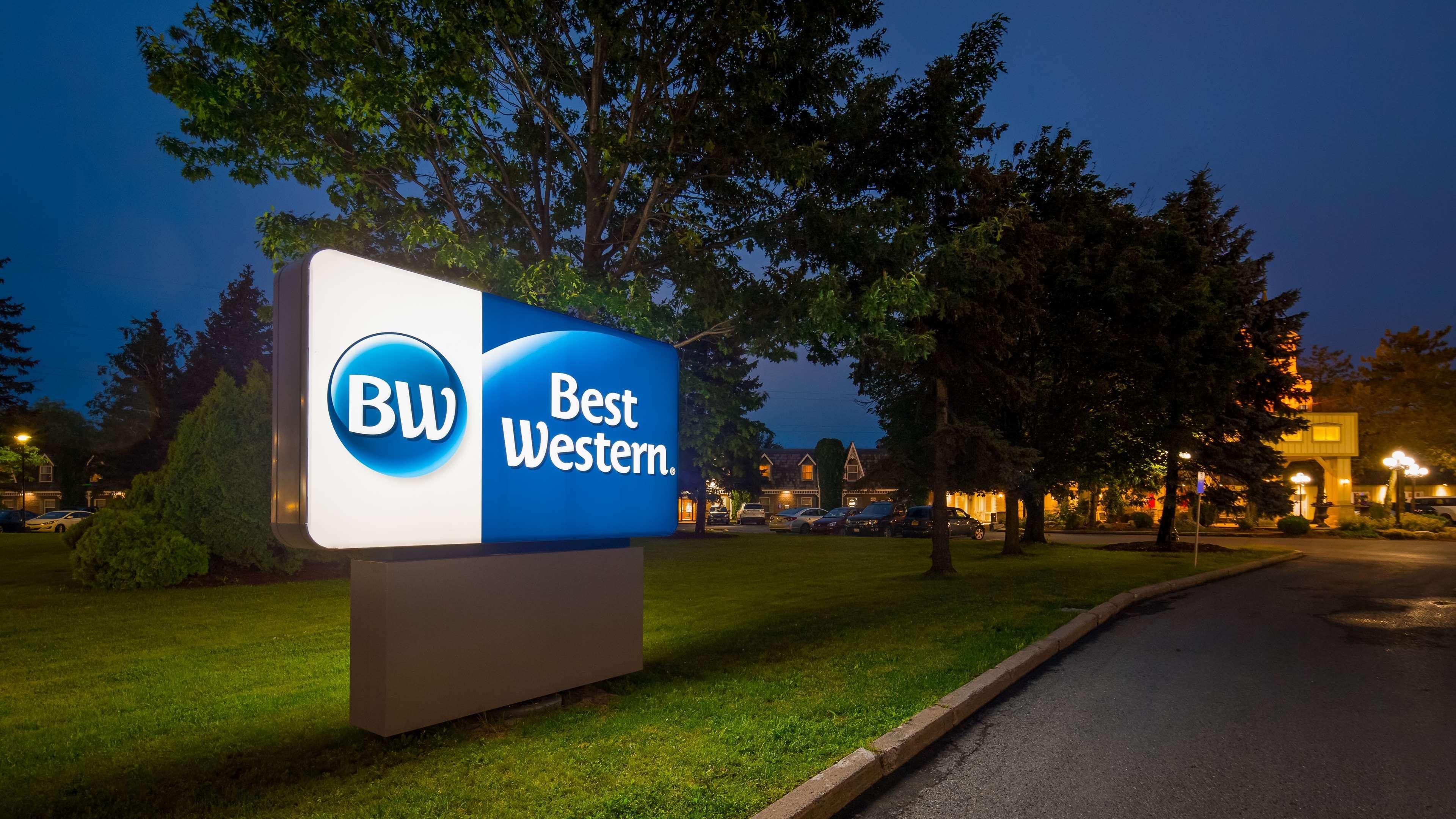 Best Western Parkway Inn & Conference Centre Cornwall Extérieur photo
