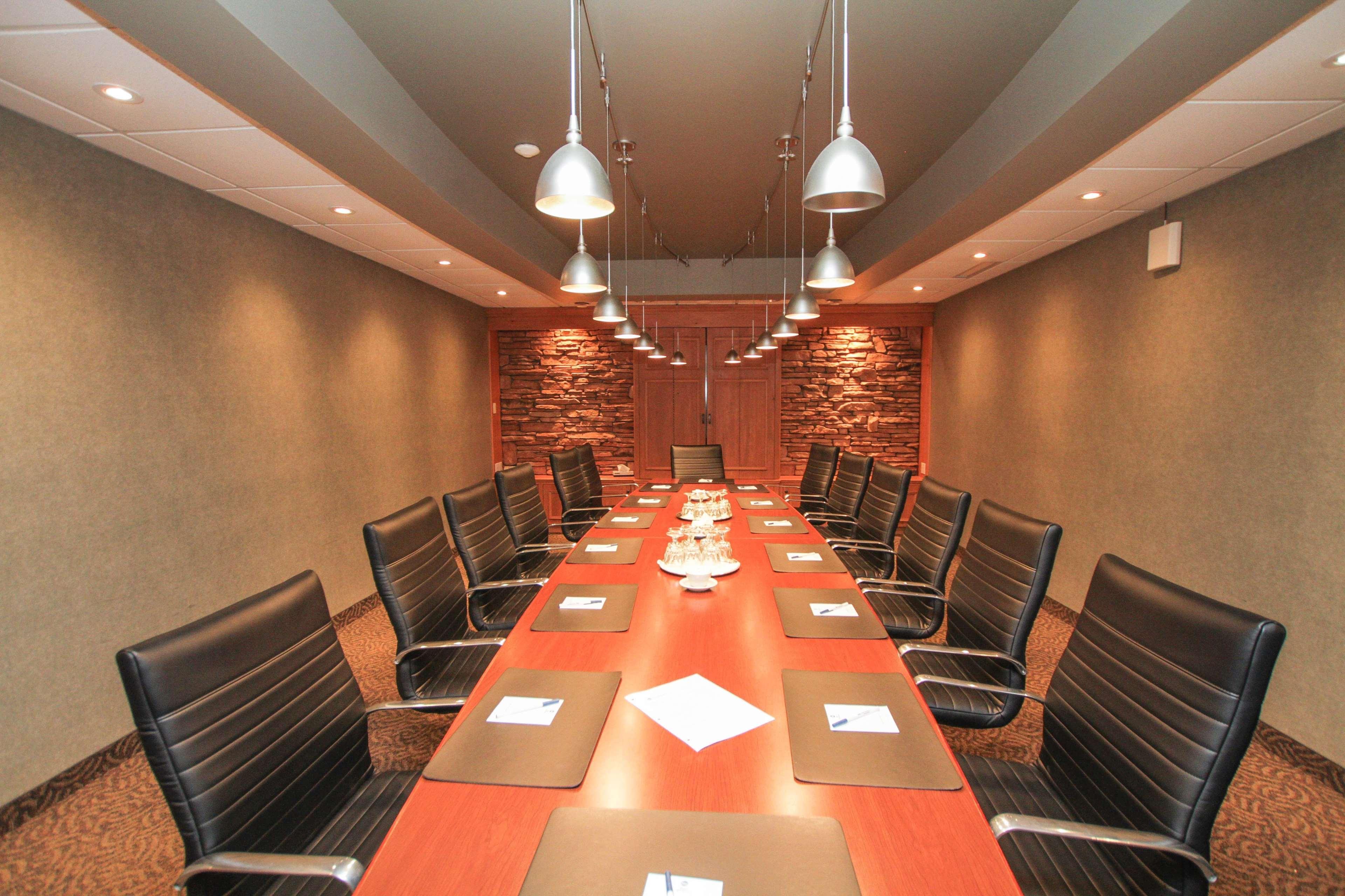 Best Western Parkway Inn & Conference Centre Cornwall Extérieur photo