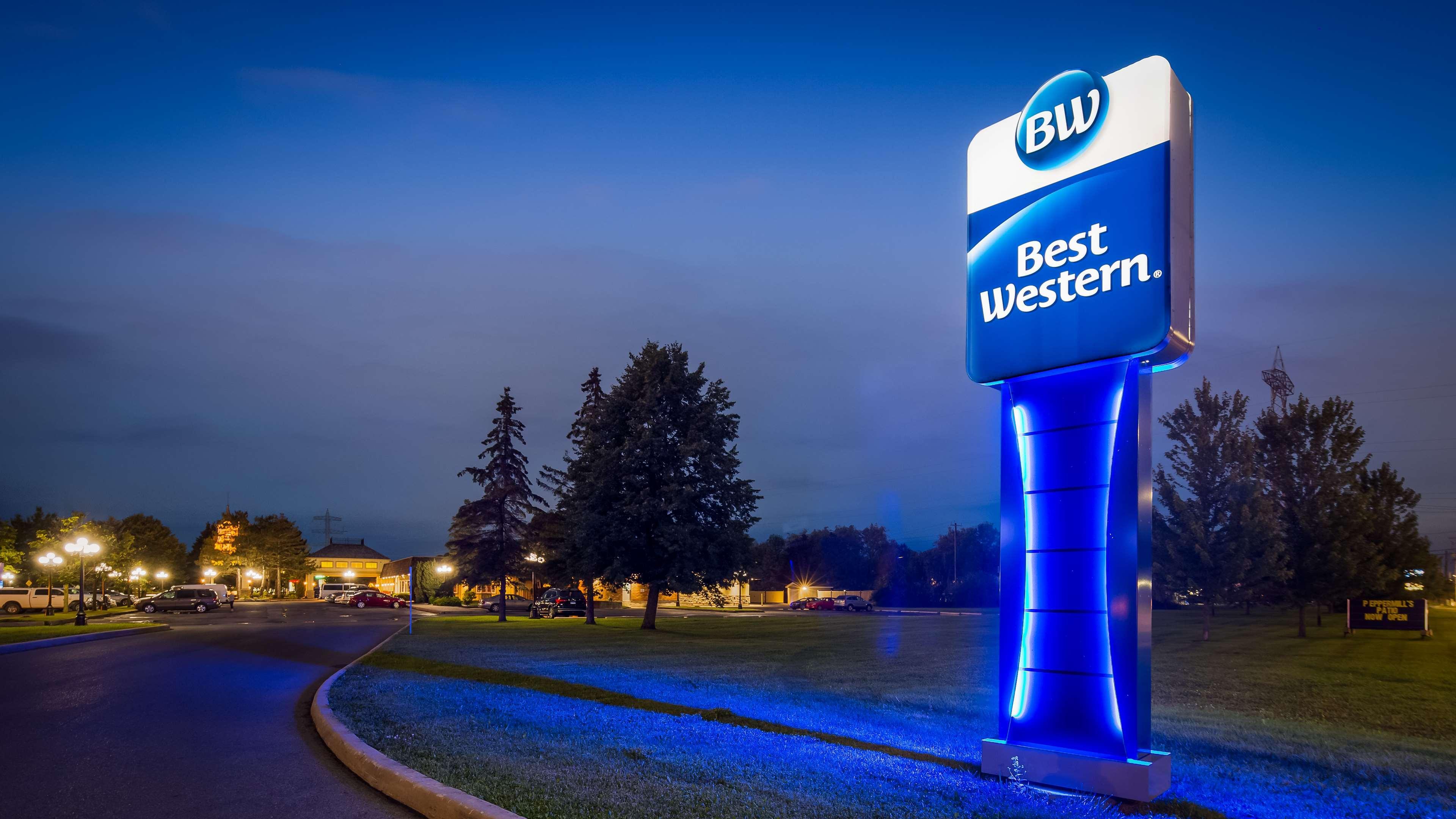 Best Western Parkway Inn & Conference Centre Cornwall Extérieur photo